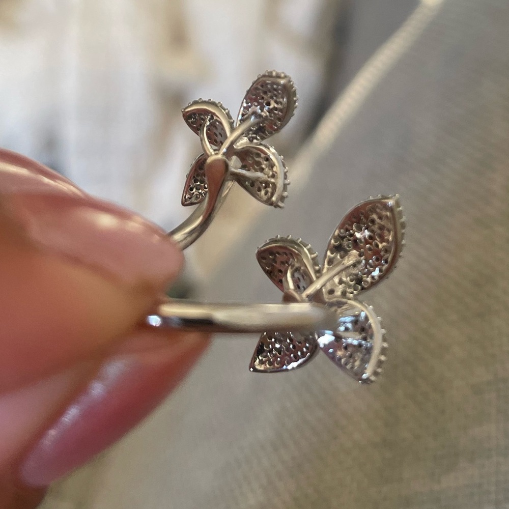 14k White Gold & 1 carat Diamond Flower Statement Cocktail ring Retails $3500 - Picture 5 of 10